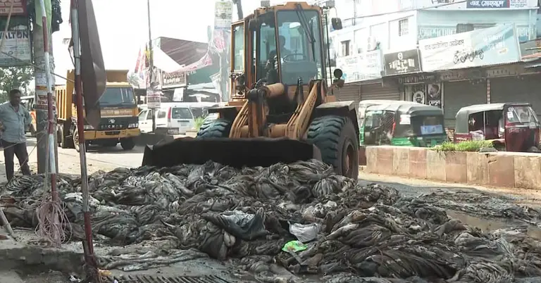চট্টগ্রামের অলিগলিতে পচা চামড়া, কাদের গাফিলতি?